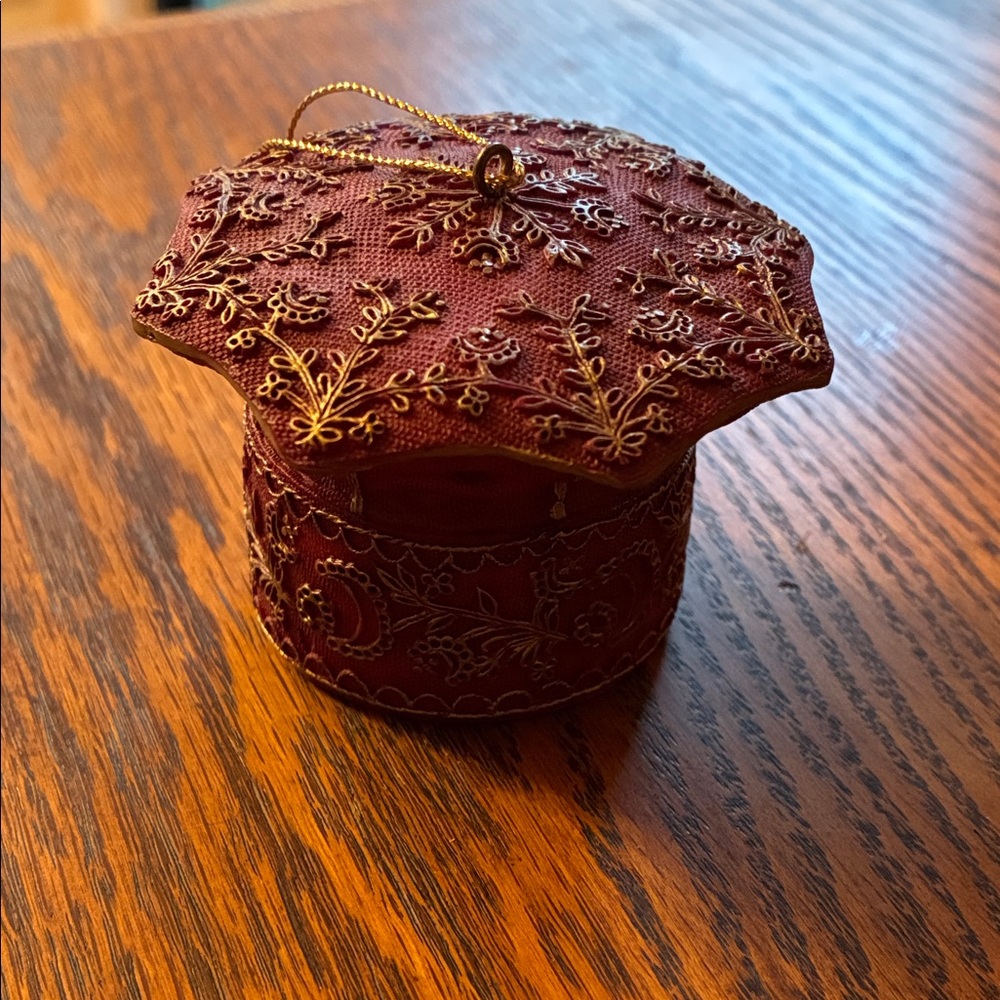 Metropolitan Museum of Art Red Hat Ornament